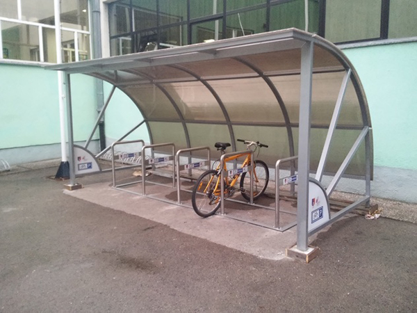 Prvo Natkriveno Parkiralište Za Bicikle Ispred Treće Gimnazije U Sarajevu
