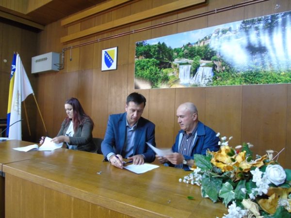 Općina Jajce: Potpisani Ugovori O Sufinansiranju Zapošljavanja Sa 34 Korisnika